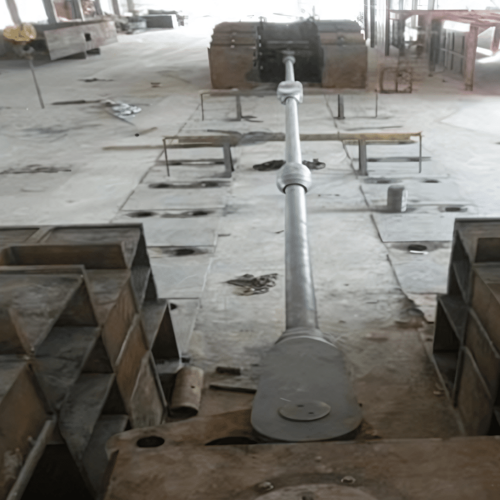 Fabryczna konfiguracja do prób rozciągania w pełni zmontowanego drążka kierowniczego z końcówkami oczkowymi i łącznikiem